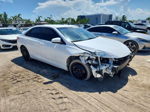 2015 TOYOTA CAMRY