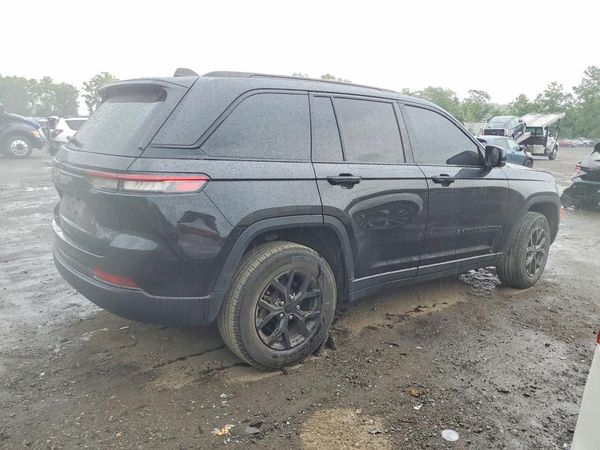 2024 JEEP GRAND CHEROKEE Laredo