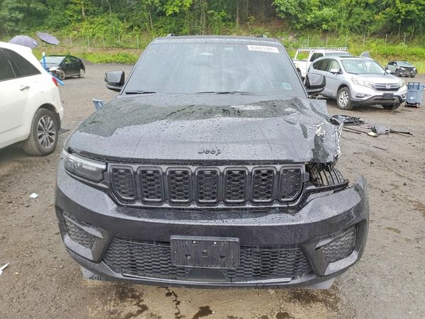 2024 JEEP GRAND CHEROKEE Laredo