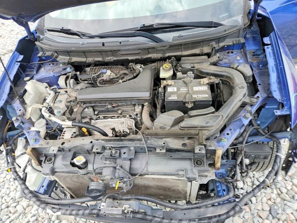 2020 NISSAN ROGUE — Engine bay