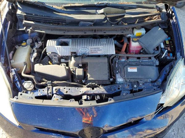 2013 TOYOTA PRIUS — Engine bay