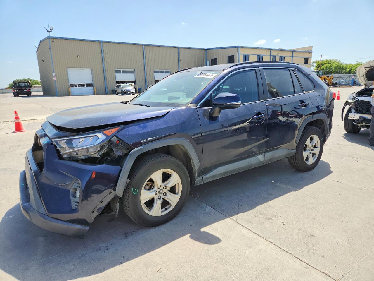 2020 TOYOTA RAV4 XLE