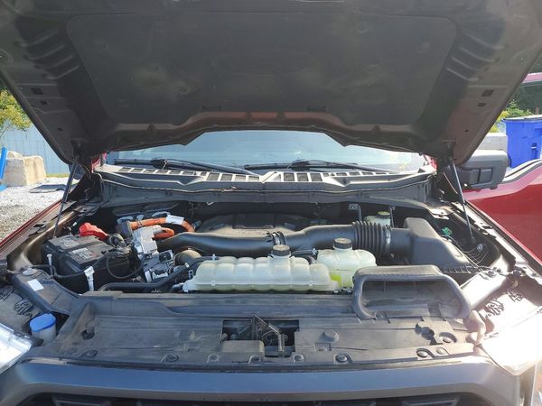 2022 FORD F150 SuperCrew — Engine bay