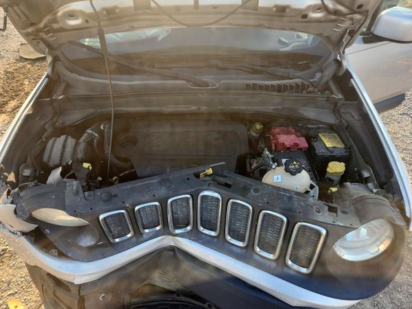 2018 JEEP RENEGADE — Engine bay