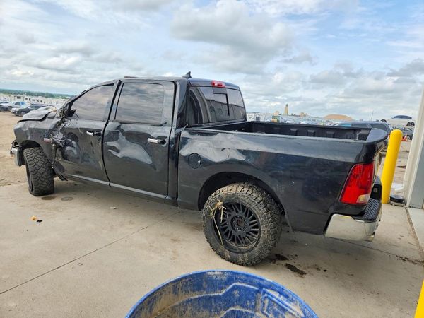 2017 RAM 1500 SLT CREW CAB 4X4