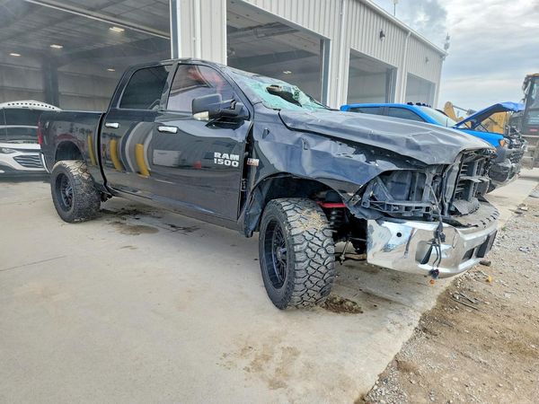 2017 RAM 1500 SLT CREW CAB 4X4