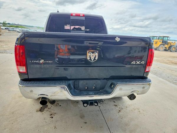 2017 RAM 1500 SLT CREW CAB 4X4