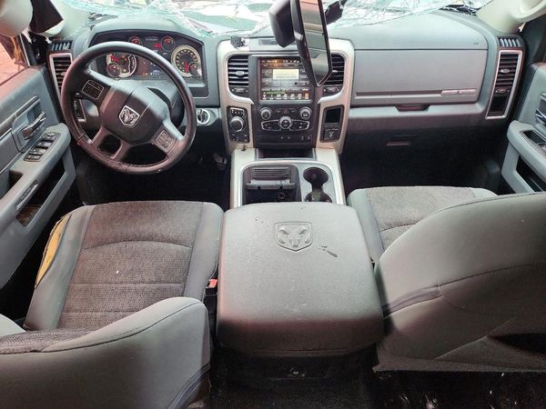 2017 RAM 1500 SLT CREW CAB 4X4