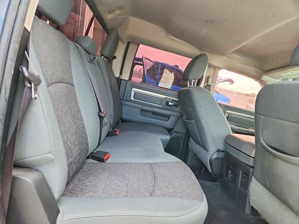 2017 RAM 1500 SLT CREW CAB 4X4