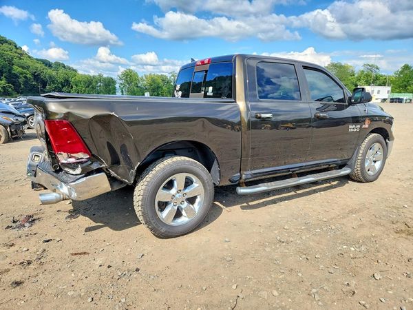 2014 RAM 1500 SLT CREW CAB 4X4