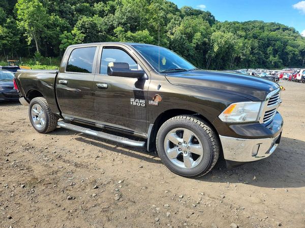 2014 RAM 1500 SLT CREW CAB 4X4