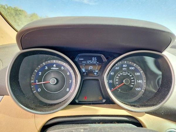 2013 HYUNDAI ELANTRA