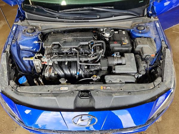 2023 HYUNDAI ELANTRA SEL — Engine bay