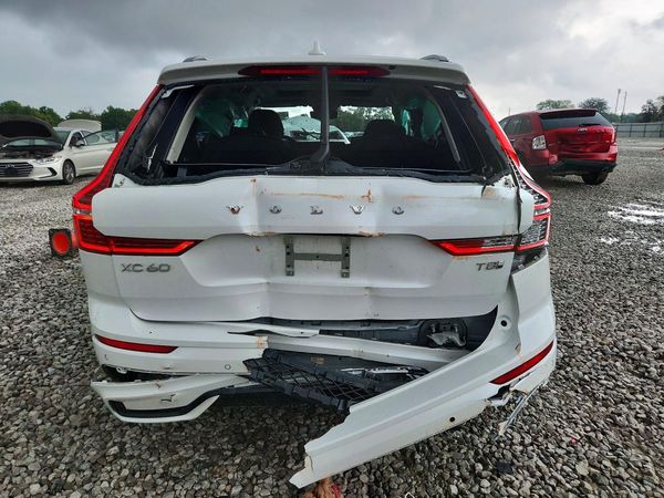 2025 VOLVO XC60 Plus Dark