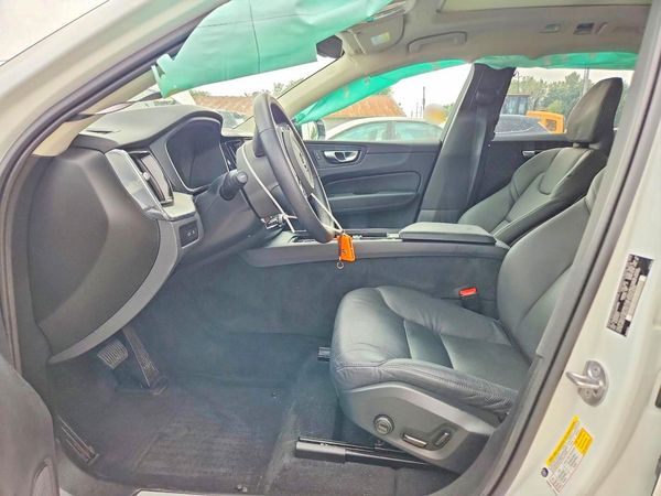 2025 VOLVO XC60 Plus Dark