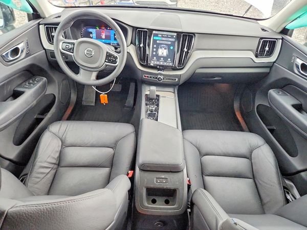 2025 VOLVO XC60 Plus Dark