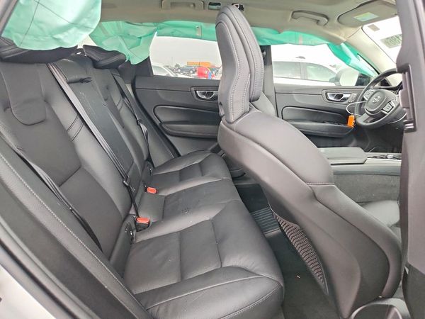 2025 VOLVO XC60 Plus Dark