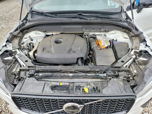 2025 VOLVO XC60 Plus Dark