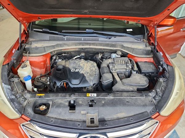2013 HYUNDAI SANTA FE — Engine bay