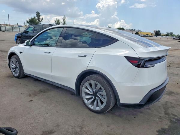 2026 TESLA MODEL Y