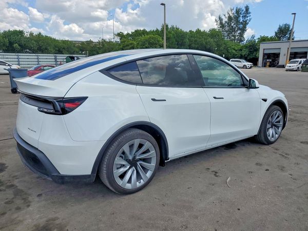 2026 TESLA MODEL Y