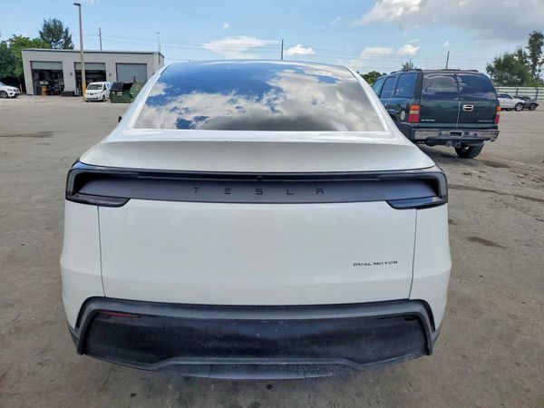 2026 TESLA MODEL Y
