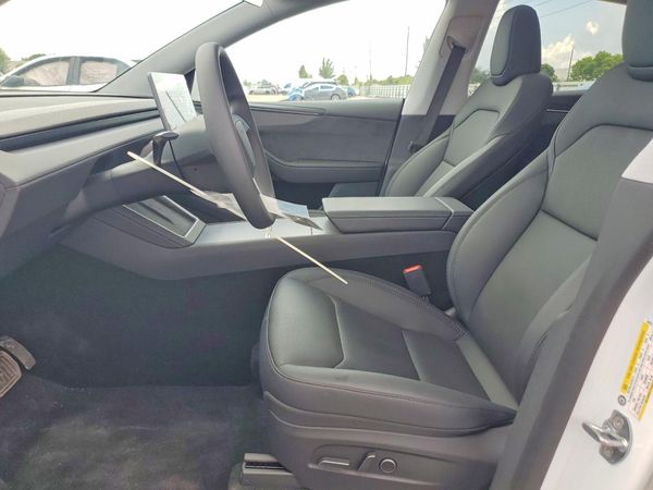 2026 TESLA MODEL Y