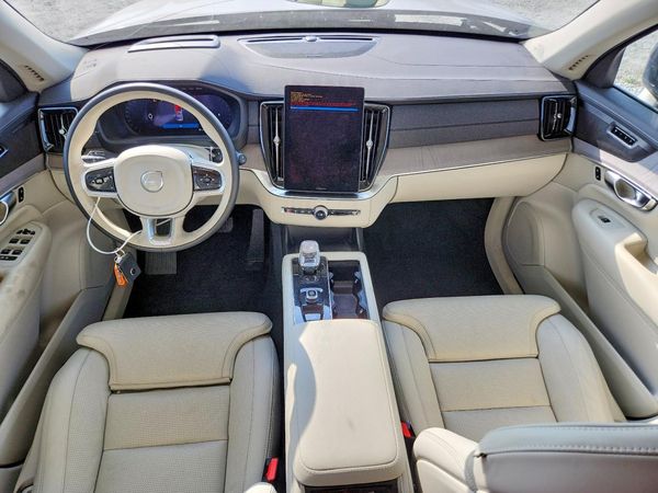 2026 VOLVO XC90 Ultra Dark