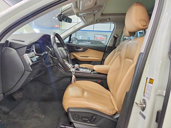 2020 AUDI Q7 quattro Premium Plus
