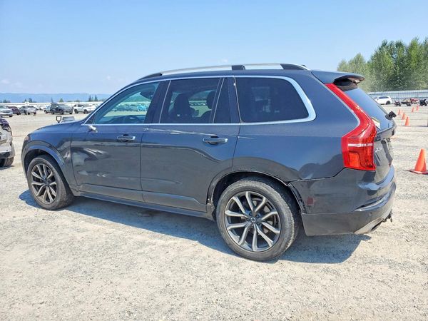 2017 VOLVO XC90 Momentum