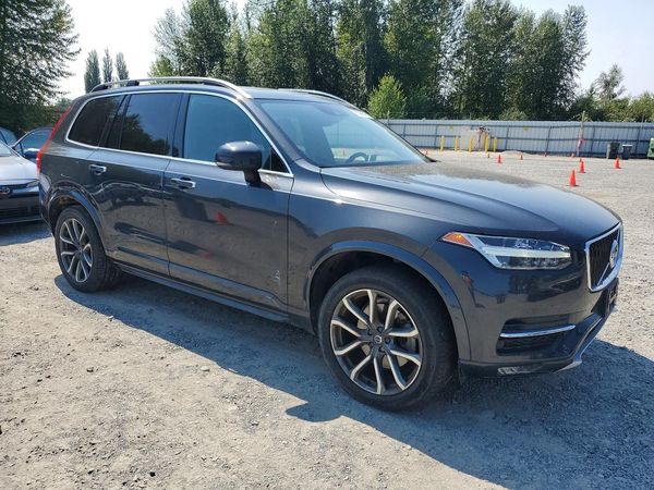2017 VOLVO XC90 Momentum
