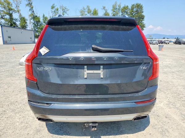 2017 VOLVO XC90 Momentum