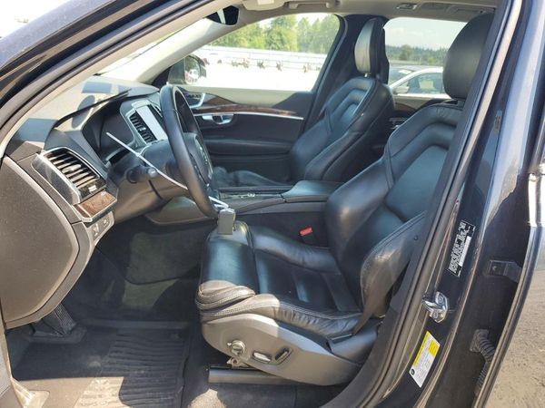 2017 VOLVO XC90 Momentum
