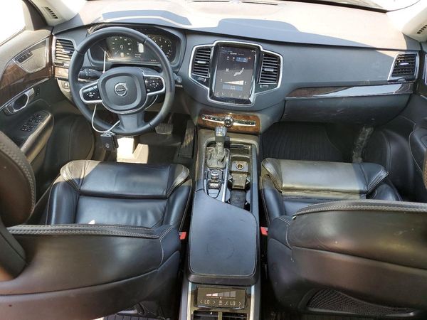 2017 VOLVO XC90 Momentum