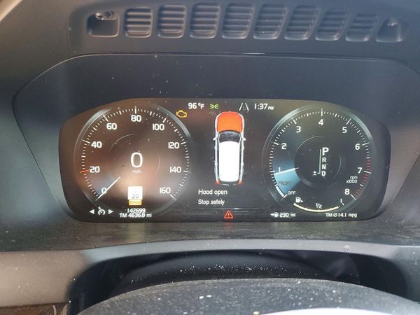 2017 VOLVO XC90 Momentum
