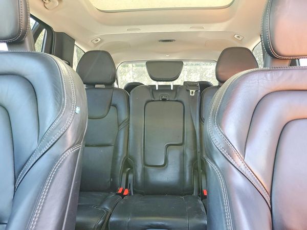 2017 VOLVO XC90 Momentum