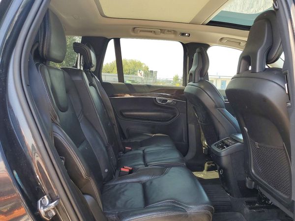 2017 VOLVO XC90 Momentum