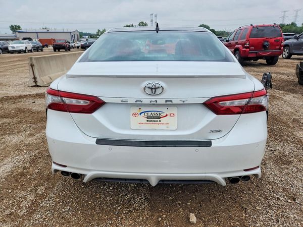 2018 TOYOTA CAMRY