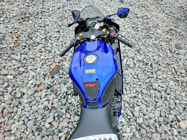 2025 YAMAHA YZFR7