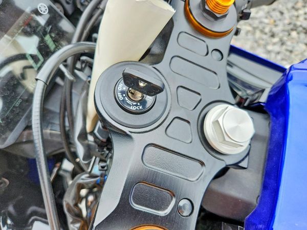 2025 YAMAHA YZFR7