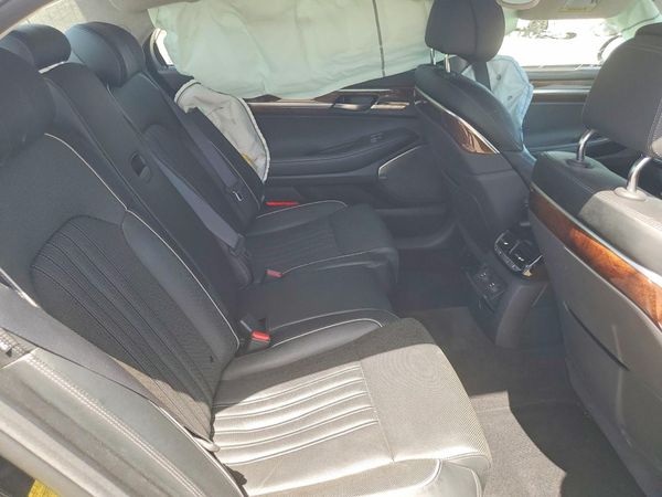 2017 GENESIS G90
