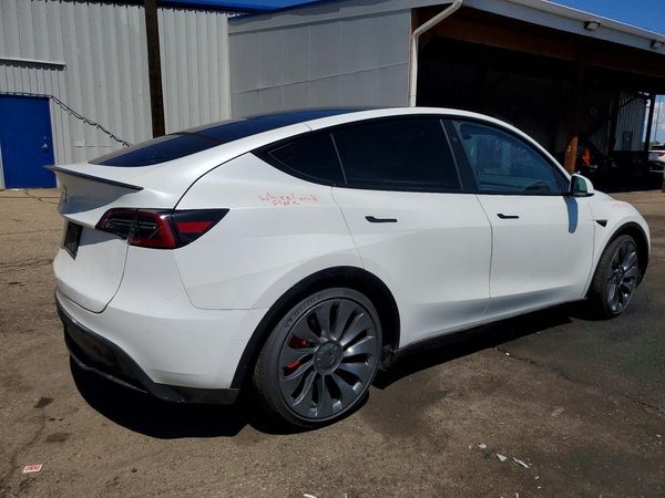 2025 TESLA MODEL Y
