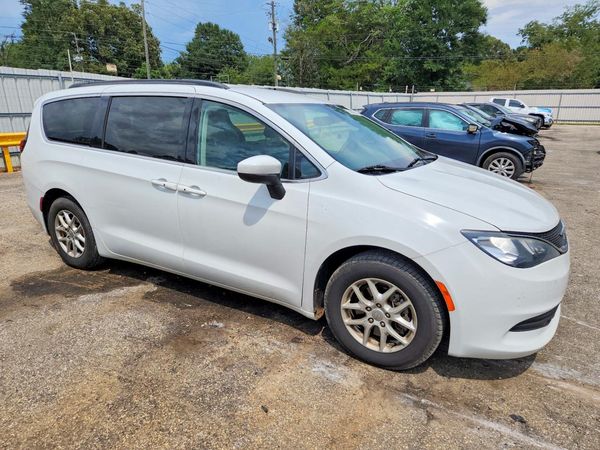 2020 CHRYSLER VOYAGER LXI