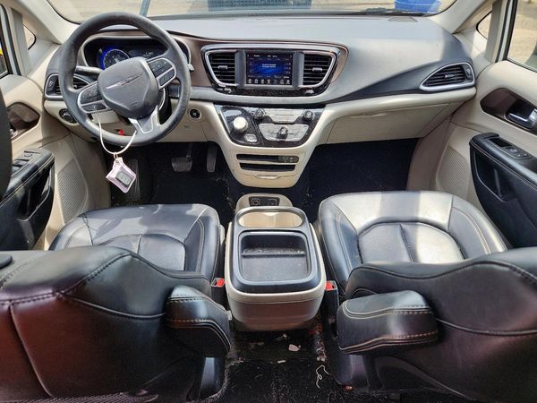 2020 CHRYSLER VOYAGER LXI