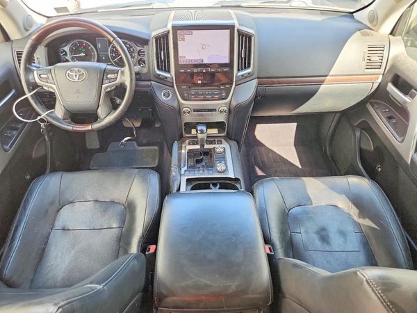 2017 TOYOTA LAND CRUISER VX-R
