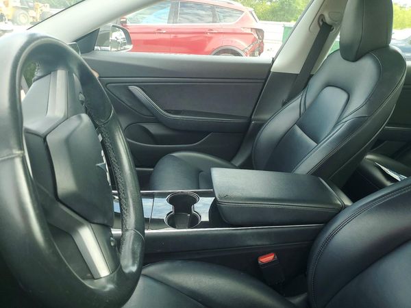 2018 TESLA MODEL 3 — DENT