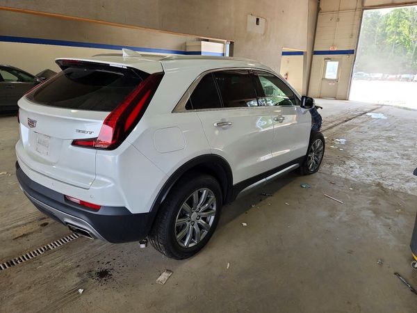 2023 CADILLAC XT4 Premium Luxury