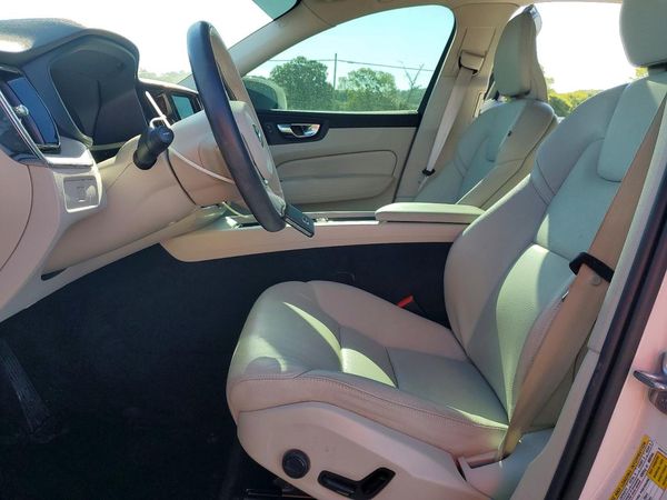 2023 VOLVO XC60 Plus Bright