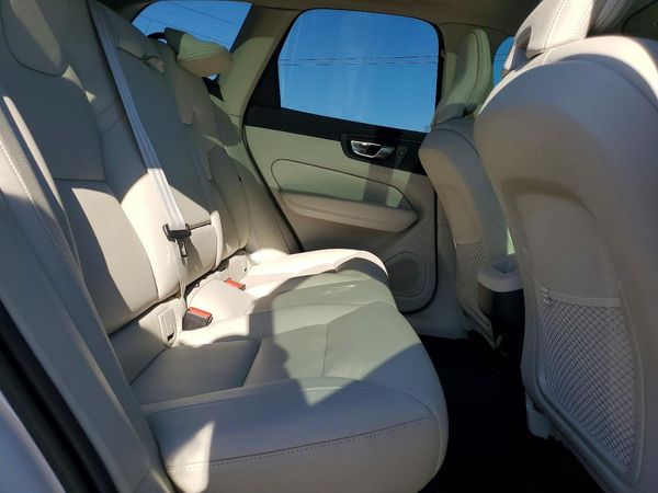 2023 VOLVO XC60 Plus Bright
