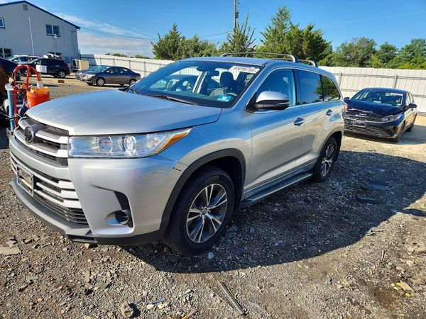 2018 TOYOTA HIGHLANDER LE/LE Plus